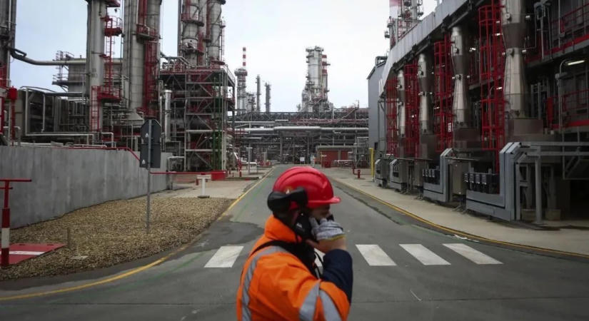 Sorsdöntő hetek jönnek: célegyenesben a Mol és a Gazprom Nyefty tárgyalása – új finomító küszöbén a magyar olajóriás, az amerikaiak megküldték az életbevágó engedélyt