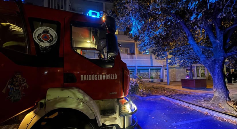 Szirénázó egységek törték meg a csendet éjszaka Debrecenben: magasból mentőt is be kellett vetiniük a tűzoltóknak (fotókkal, videókkal)