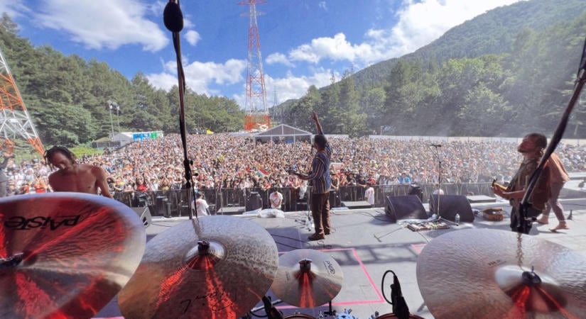 Magyar zenekar történelmet írt Japánban: elsőként léptek fel a Fuji Rockon