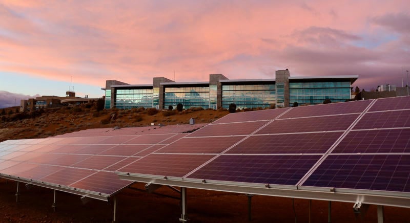 A napenergia forradalmára készülnek: kétszeresére nőhet a napelemek hatásfoka