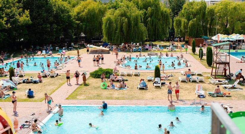 Nyári váltás Sepsiszentgyörgyön: megnyílt a strand, bezárt a fedett uszoda