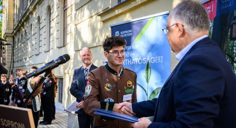 Egyedülálló etikai kódexet írtak alá a Soproni Egyetemen