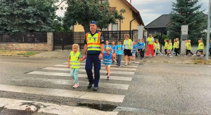 Már az első napokban a biztonságra tanították a veszprémi elsősöket (videó)