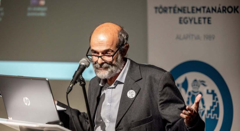 Miklósi László: Nem lenne szabad arra használni az ösztöndíjakat, hogy a szakképzés felé tereljék a diákokat