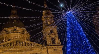Európa legszebb karácsonyi vásárának választották a Szent István-bazilika előtti adventi vásárt