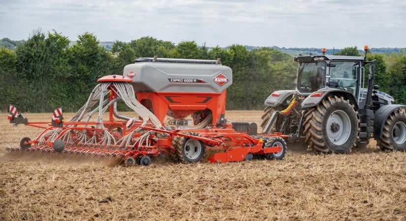 Három új KUHN-gép segíti az agrárhallgatók képzését Óváron