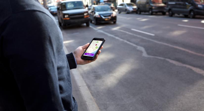 Hivatalos, betiltották a népszerű mobilokat: mindet levetették a polcokról, bánhatja, aki már vett