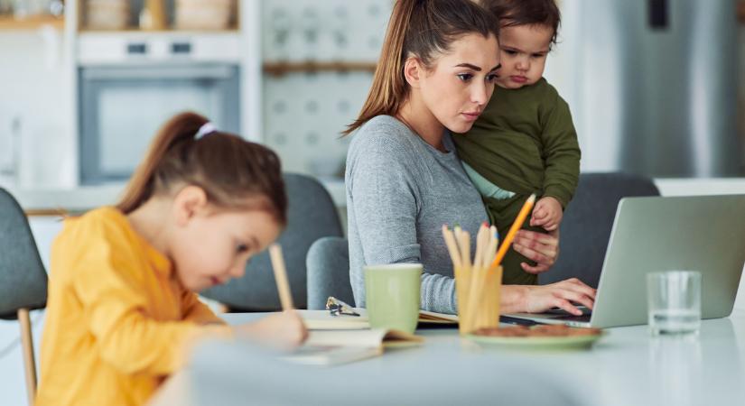 4 időbeosztási tipp otthonról dolgozó szülőknek a nyári szünetre