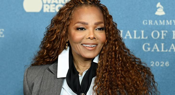 Janet Jackson olyan szettben jelent meg a vörös szőnyegen, amellyel Michael Jackson és Tupac Shakur előtt is tisztelgett