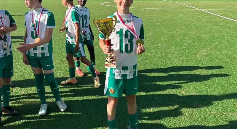 „Nem tettünk nyomást a fiunkra” – Egy egri család története, amely a Rapid Wien-ig vezetett