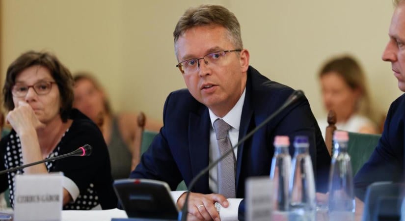 Hankó Balázs szerint politikai fogolyként tartják fogva volt munkatársait