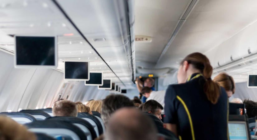 Új szabályok jönnek a repülős kézipoggyászokra az EU-ban