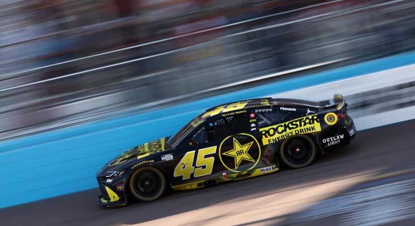 A Toyota megszerezte a NASCAR Cup Series bajnoki címét