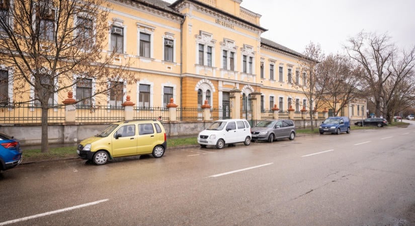 Újabb kórházi fejlesztés indulhat Szentesen, ezúttal a mozgásszervi rehabilitációs osztályt bővítik