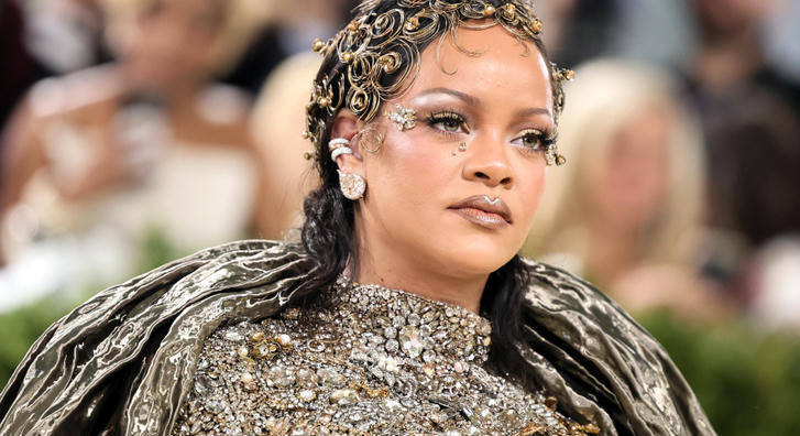 Rihanna közös fotót posztolt három gyermekével, nem is akármilyen okból