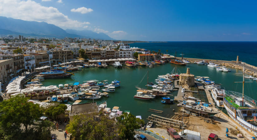 Felborult egy komp 260 utassal a fedélzetén Ciprus partjainál, hatan meghaltak