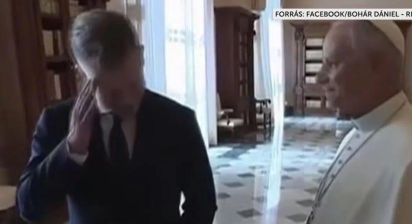 Nem megszokott módon, szalutálva búcsúzott XIV. Leó pápától a miniszterelnök