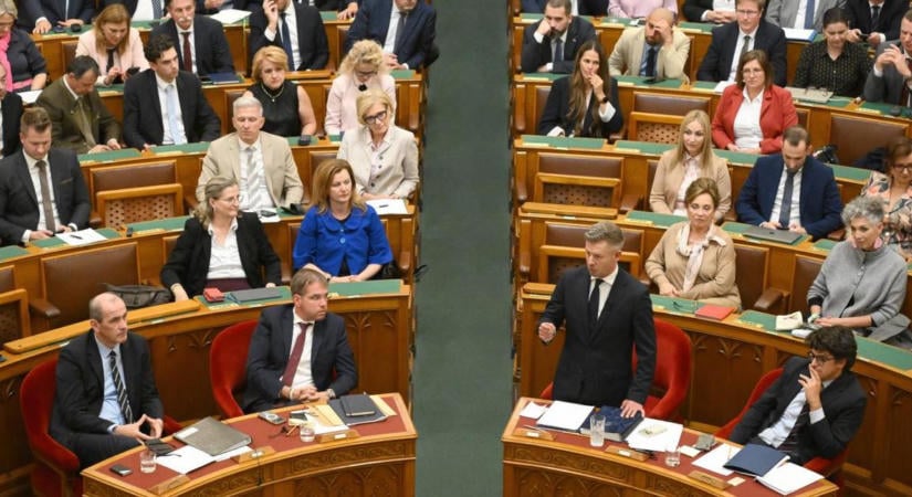 Magyar Péter szerint a Fidesz-frakció tagjai egy bűnözőt bújtatnak a Parlamentben