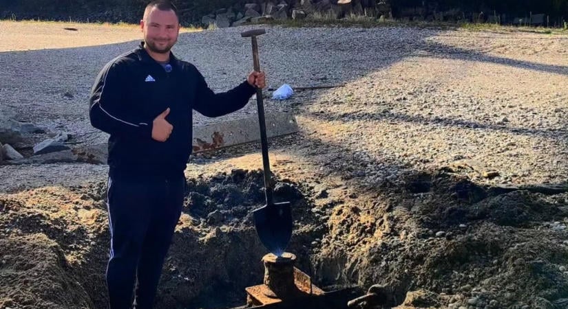 Rejtélyes kísértethajó került elő a Dunából - videón a felfedezés