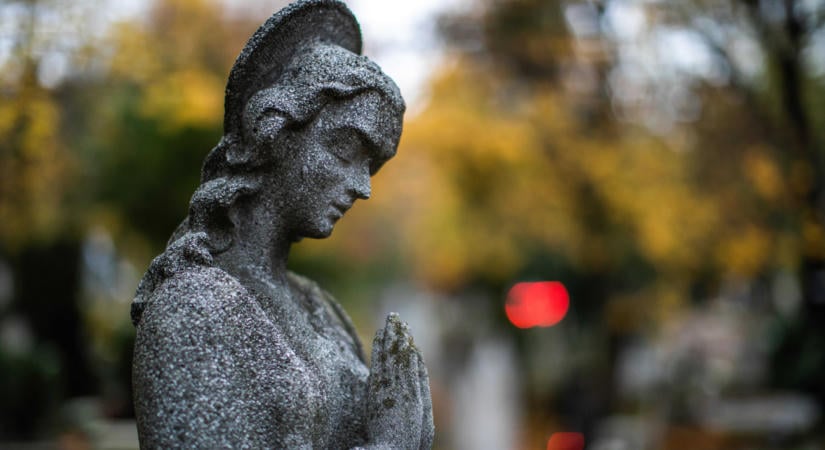 Halottak napja: a katonaelődök és hősi halottak emlékére is gyújtsunk gyertyát!