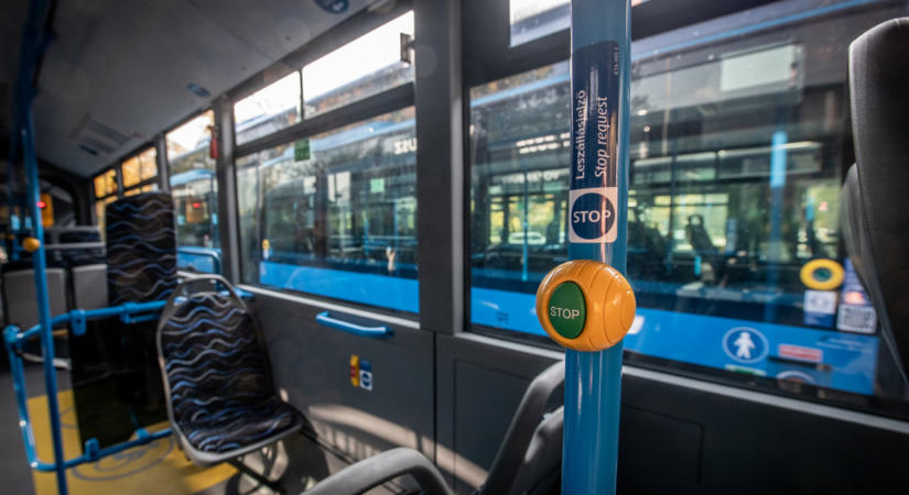 Botrány a BKK-nál: Már a busz ajtajánál volt a kerekesszékes nő, amikor a sofőr gázt adott és elhajtott