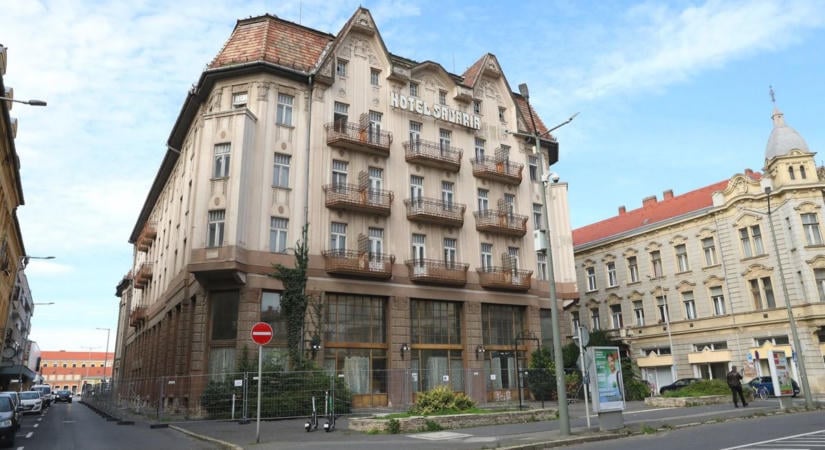 Még mindig az ingatlanhirdetési portálokat járja a Savaria Szálló, most éppen ennyiért árulják