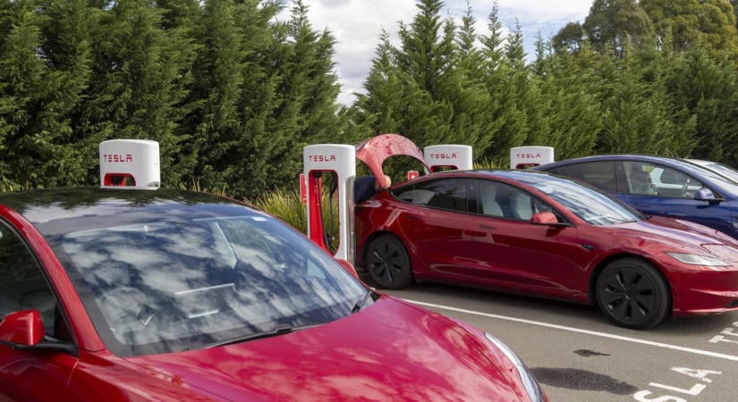 Réztolvajok iktatták ki a Tesla töltőit egy ausztrál városban