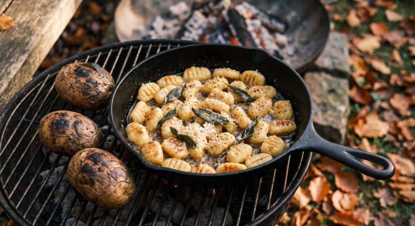 Burgonyás gnocchi a grillen zsályás barnított vajjal