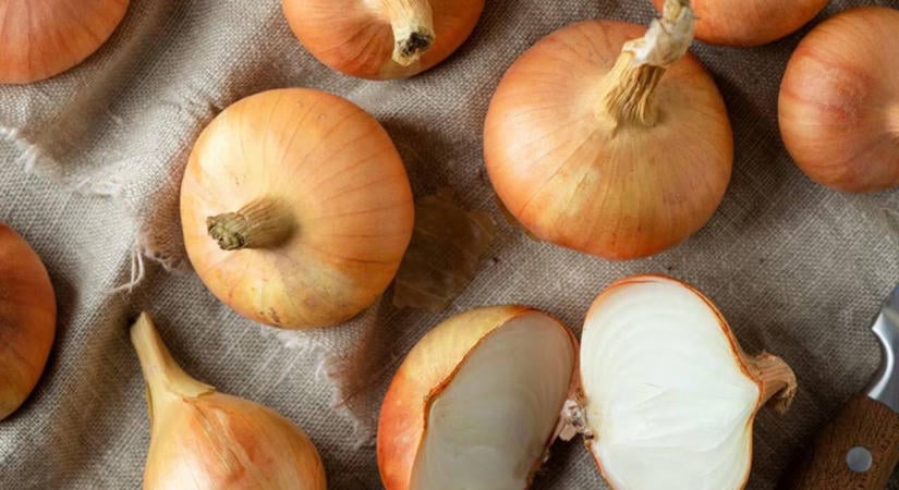 Megfázás ellen is előkerülhet a vöröshagyma: három egyszerű házi praktika