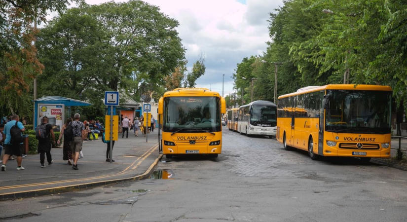 „Először csak bámulta, majd elő is vette?” – rendszeresen lesi a lányokat egy szatír a hajdú-bihari buszjáraton?
