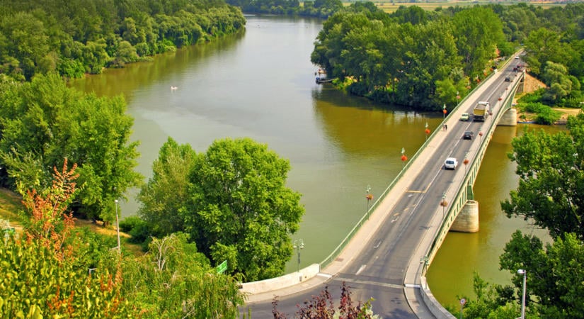 Hiába hozta haza a Tisza az uniós pénzeket, akadoznak az önkormányzati beruházások: hova lett a pénz?