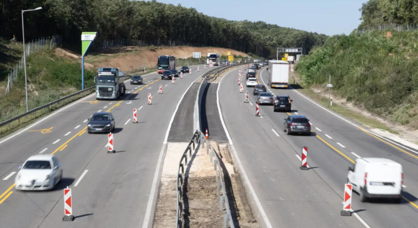 Hétfő reggel az M1-esen: egy Budapest felé tartó átterelt sávon volt baleset, de Hegyeshalom felé is gondot okozott
