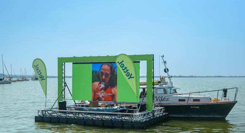 Tízszeres SMS-forgalmat hozott a Balaton-átúszás