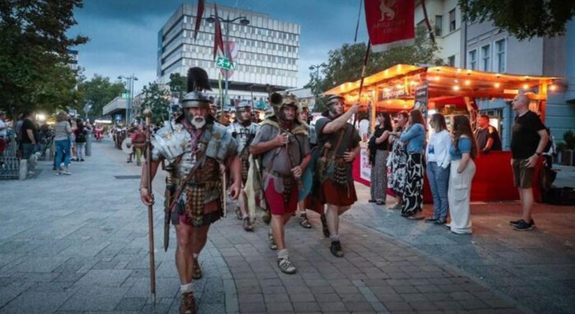 Így módosul a menetrend az érkező viharok miatt a Savaria Karneválon