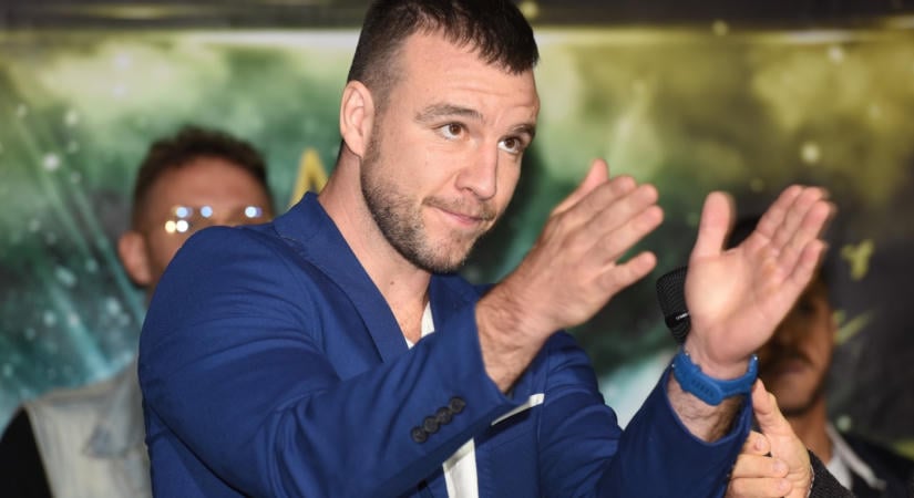 Kitört a háború: Reagált Molnár Áron súlyos vádjaira Bayer Zsolt, milliókról van szó