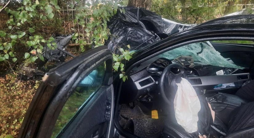 Szirénáktól volt hangos Szabolcs! Rommá tört egy BMW Nyíregyházánál, egy nő a roncsba szorult – fotókkal