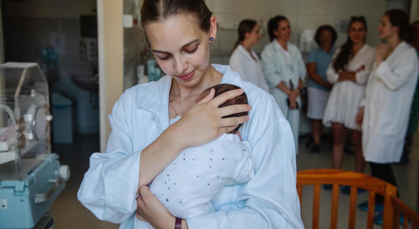 Gyorsabban kikerülhetnek jövőre a kórházban rekedt kisbabák, jelenleg átlagosan 105 napot töltenek egészségügyi intézményben