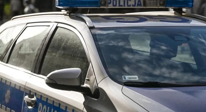 Késsel támadt a rendőrökre, lövések dördültek egy lengyel fodrászatnál