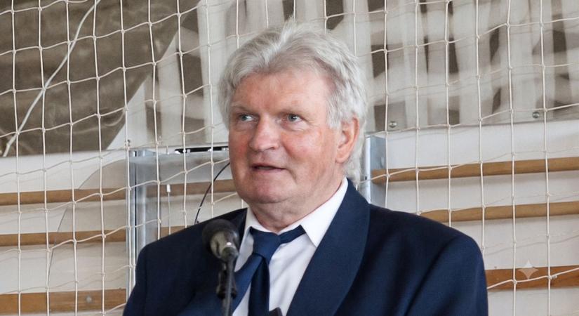 Fél évszázada gyógyít, 80 évesen is praktizál Jankovics György a balatonboglári rendelőjében