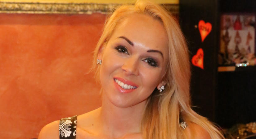 „A hasfájós napok és a brutális alvásmegvonás miatt teljesen kimerültünk” – Őszintén vallott az anyaság árnyoldalairól VV Seherezádé