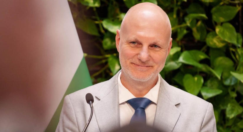 Gattyán György egykori kommunikációs vezetőjét igazolta le a technológiai miniszter