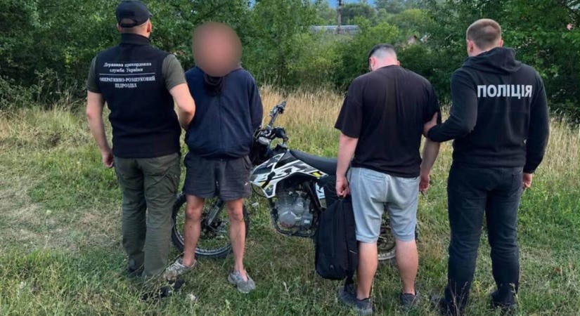 Motorral vitték volna a Tiszához: 6500 dollárral bukott le egy embercsempész
