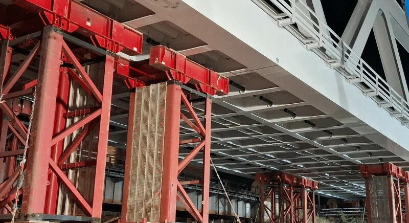 A nemzetközi sajtóban méltatják a déli körvasútnál bevetett technológiát