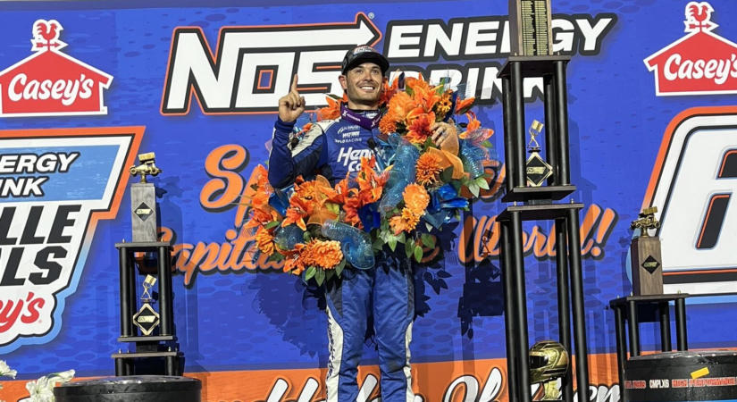 Két szakág, két pálya: Egyetlen éjszaka alatt autósport-történelmet írt Kyle Larson