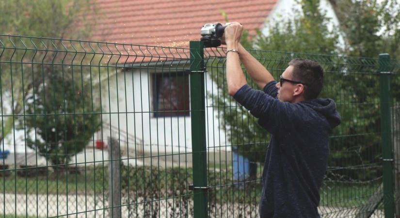 Vérre menő viták a falvakban: kiderült, kinek van igaza a kerítésnél