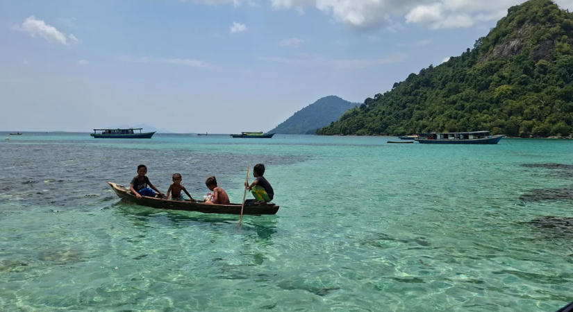 Földönfutók a Paradicsomban – Így tűnnek el végleg Borneó „tengeri cigányai”, a bajau lautok
