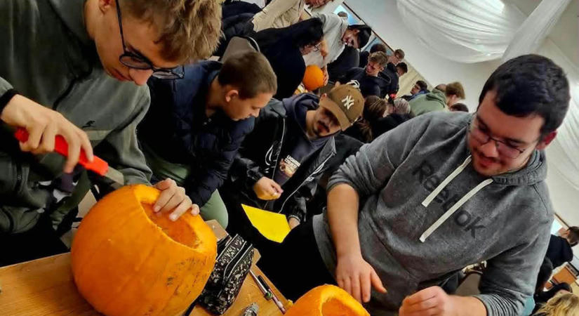 Rémisztően cuki halloweeni bulit tartottak az orosházi Kossuth-iskolában