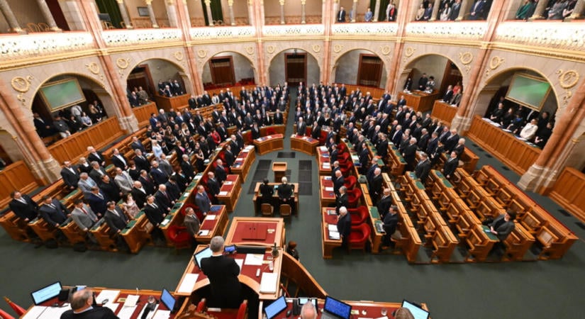 Feszült hétfő jön a Parlamentben: egymás után kerülnek napirendre a kényes ügyek