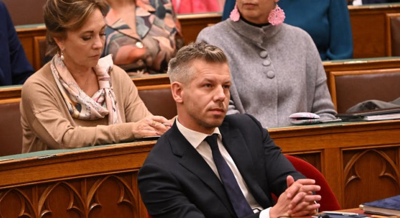 Felfüggesztették Magyar Péter, Hankó Balázs és Seszták Miklós mentelmi jogát