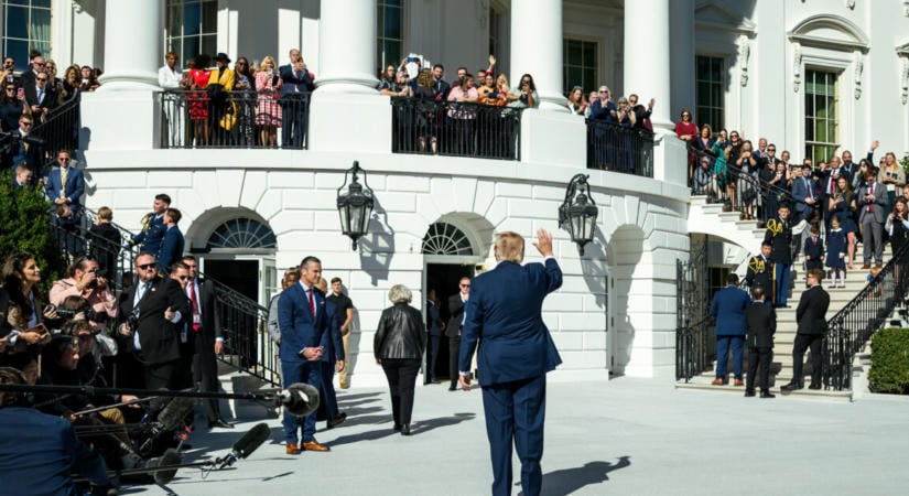 Egyre kínosabb a botrány Donald Trump körül, erre már a nemzetközi sajtó is felfigyelt